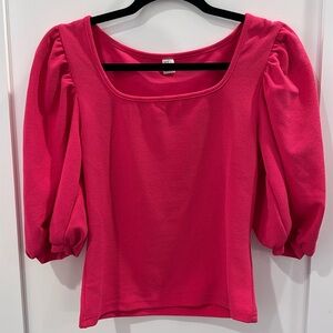 Square neck with puff sleeves blouse.